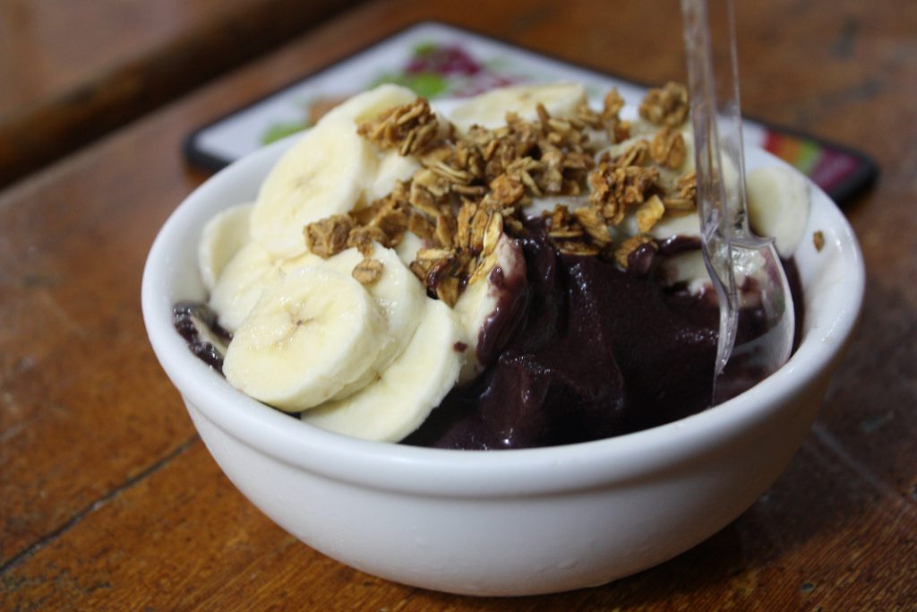 Açaí engorda ou emagrece? Desvendamos os segredos da fruta